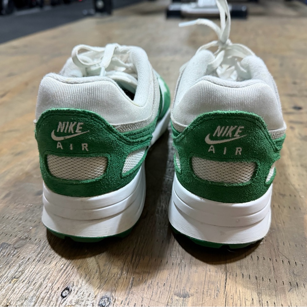 Nike Green and White Mens golf shoe - Picture 6 of 10